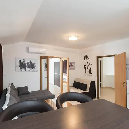 Rooms&apartments Hegic Zadar