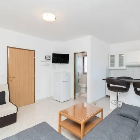 Apartment & Hegic *