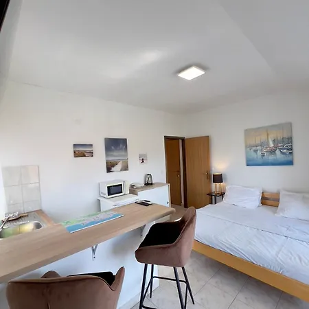 Rooms&apartments Hegic *