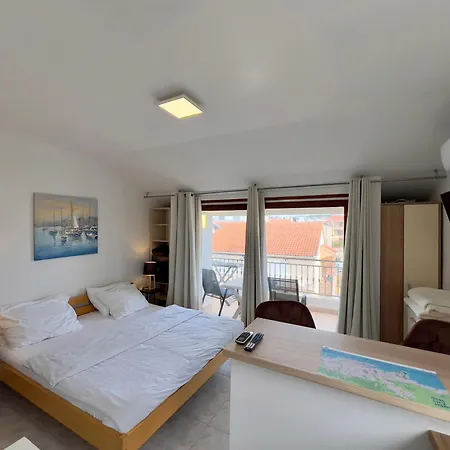 Rooms&apartments Hegic *